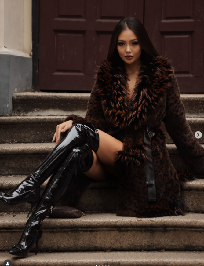 Эмилиа Цогт JCI, уулчдын клуб, улс төрөөс ангид ч улс дамнан романслаж Монгол бүсгүйчүүдийн рейтингийг өсгөв